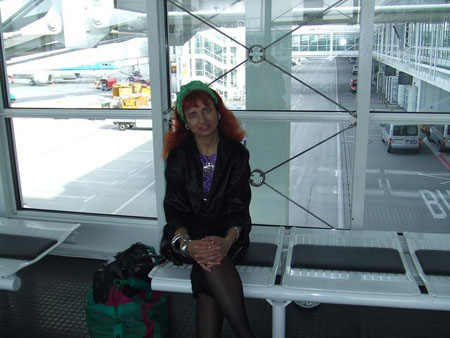 Chris Bleicher vor ihrem Abflug in M�nchen