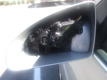 Documentation of the damaged side mirrow