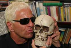 Ali Khan �ber Gott und die Welt. Foto: Andrea Pollak