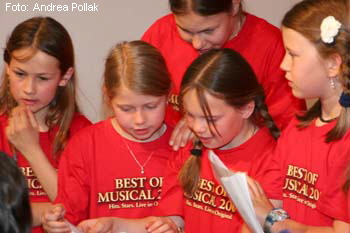 Gro�er Auftritt f�r die kleinen S�nger des Wolfratshauser Kinderchors. Foto: Andrea Pollak