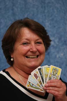Fragen Sie unsere Tarot-Spezialistin Renate Wrner!